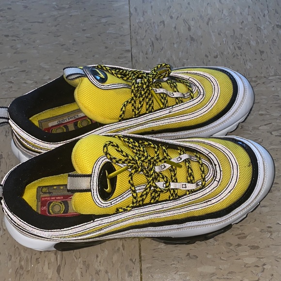 These are some men Nike air max. They are a size 10.5 - Picture 3 of 8